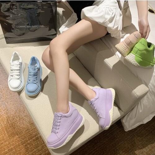 2021 New Designer Sneakers Women Vulcanized Shoes Fashion Candy Colors Breathable Platform Sneaker Women Internal Increase Shoes