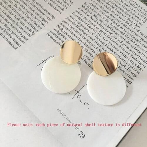 RANJUNXUN Womens Fashion Shell Earrings White Black Natural Shell Geometric Earrings Womens Wedding Jewelry New Year Gifts