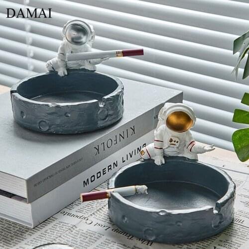 Astronaut Decorative Resin Ashtray Nordic Cigar Ashtrays Desktop Funny Ash Tray Gifts for Boyfriend Home Decoration Ornaments