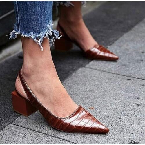 Womens Shoes 2021 Point Toe Pumps Mid Heels Slingback Summer Female Sandals New Vintage Patent Leather Ladies Sexy Party Shoes
