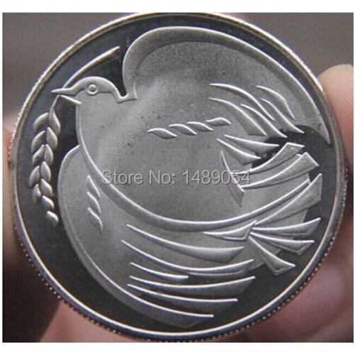 2 pcs The peace pigeon of 2nd world war memory Elizabeth silver plated England souvenir coin