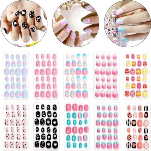 24Pcs/Boxed Children Cartoon Wearable False Nails Girls Detachable Full Cover Fake Nails Candy Color Nails DIY Nail Art Decor