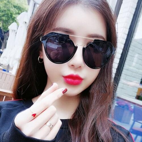 2021 New Fashion Woman Sunglasses Men Round Classic Vintage Luxury Sun Glasses Trendy Brand Design Plastic Glasses Frame Uv400