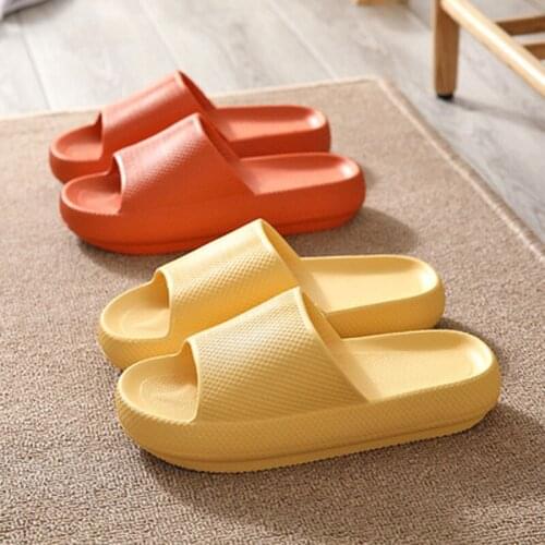 2021 Thick Bottomed Bathroom Slippers Summer Home Womens Indoor Home Antiskid Bath Lovers Summer Cool Slippers Home Mens Shoes