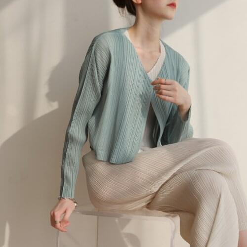 2020 Miyake Wrinkled Womans Autumn Cardigan versatile thin PP solid-color slim-fitting long-sleeve jacket woman