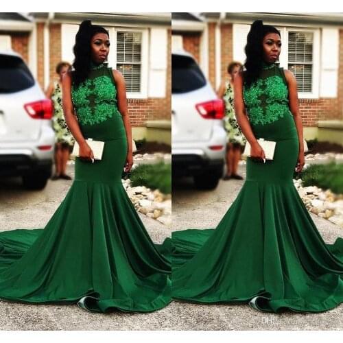 2020 Generous Green Mermaid Prom Dresses Jewel Neck Lace Applique Sweep Train Pears Bead Formal Dress Evening Party vestidos