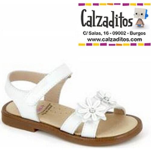 Leather sandals, white for girl with flowers of Pablosky