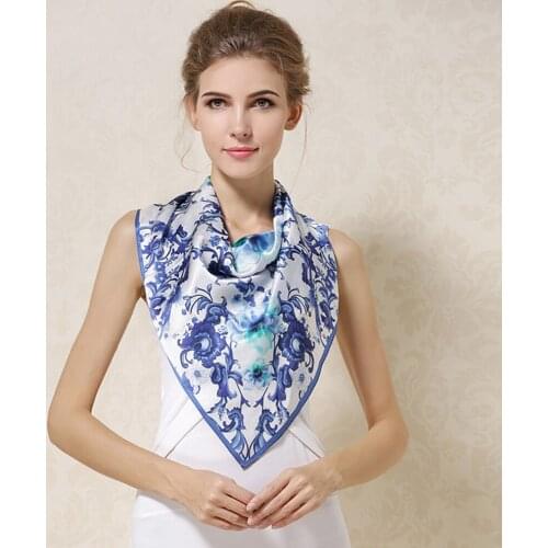 Fashion 70 * 70 CM Ladies Scarves Four Seasons Available Womans Professional Small Squares New Design Silk Scarf F526