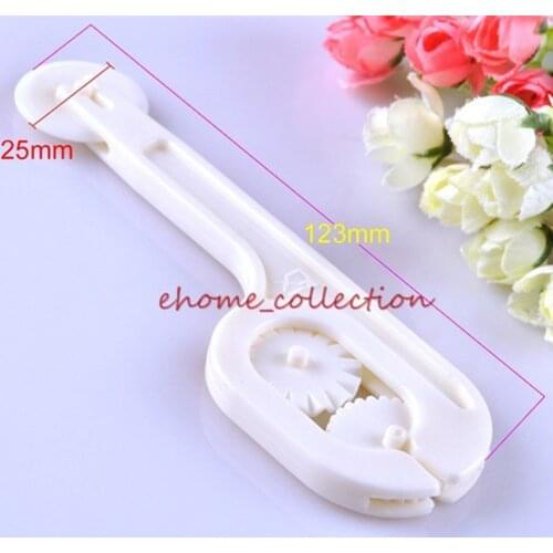 DIY Bakeware Tool 1pc 3 Wheel Fondant Cake Roller Modelling Embosser Cutter Plastic Cake Decorating Knife Embosser Cutter Tool