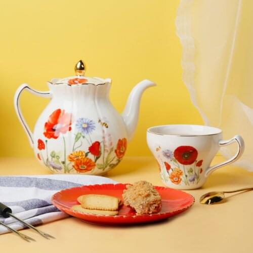 Nordic pastoral style, Phnom Penh, light luxury red flower-shaped ceramic teapot, cup and saucer set, high-end gift box