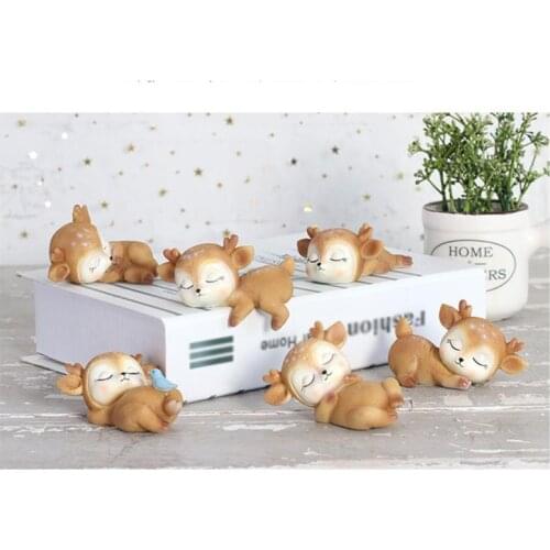 Deer Figure Decorative Cute Deer Figurine Resin Ornament for Table Car Cake