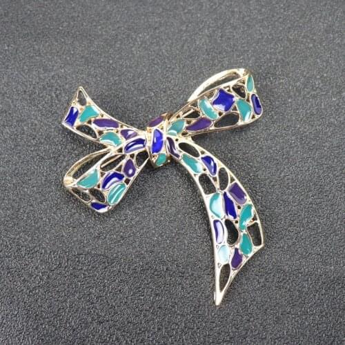 Chinese Style Hollow Bowknot Vintage Brooches Enamel Pin Exotic Female Metal Suit Lapel Pin Scarf Buckle Women Hat Accessories