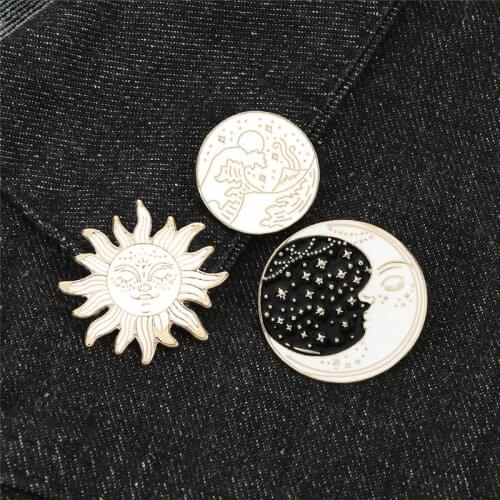 Cartoon Round Brooches Seaside Wave Star Sun Women Face Moon Enamel Pin White Black Badges Hat Jackets Collar Lapel Pins Jewelry
