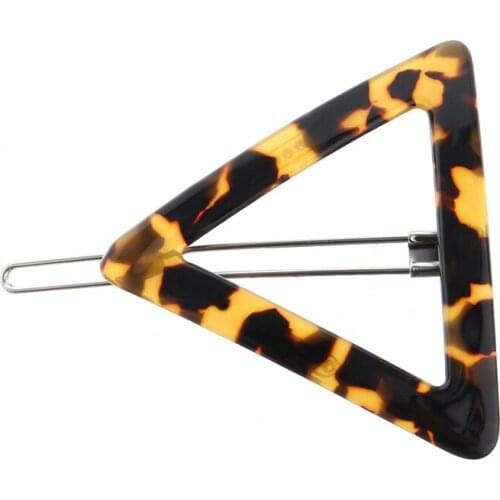 Toratoirse shell Geometric triangle hairpin with bangs