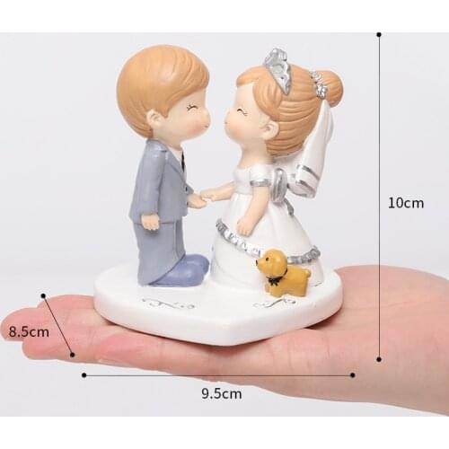 Roogo Sweet Wedding Home Decoration Accessories Resin Bridegroom And Bride Figurine Gift For Couple Family Desktop Ornament