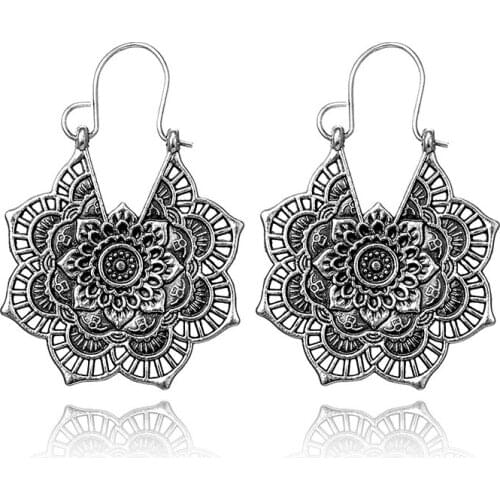 2020 Vintage Dangle Earrings Ethnic Style Metal Hollow Flower Flower Earrings Bohemia Style Carved Earrings Drop for Women