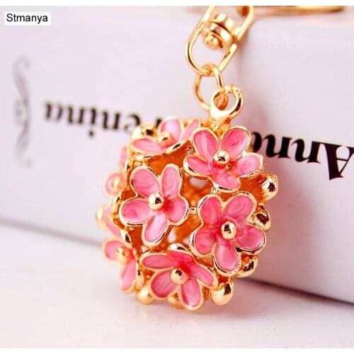 Hot Women Small Daisy flower Top Quality Metal Keychains Bag Charm Accessories New Men Best Couple Gift Jewelry K1900