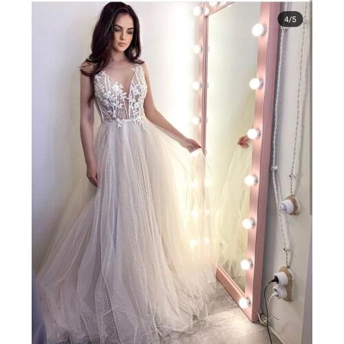 2021 Wedding Dress Deep V-Neck Tulle Lace Appliques Court Train Sleeveless Gorgeous Pleat White Floor Length Bridal Gowns