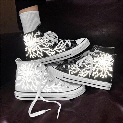 Fashion New Style Mens Canvas Shoes Lightweight Spring and Autumn Mens Fluorescence Casual Sneakers Rubber Male Light Sneakers