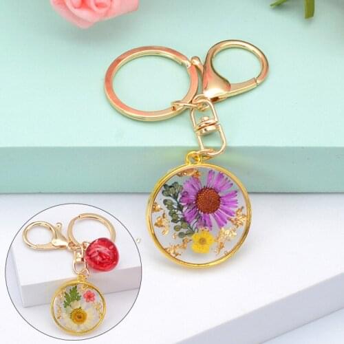 Beautiful Daisy Flower Keychain Dried Flower Crystal Epoxy Keyring Bag Car Pendant Key Holder For Women Girl Birthday Jewelry