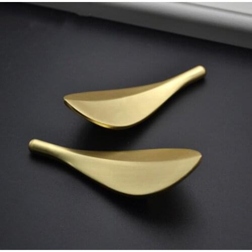 Hole picth 32mm modern fashion creative Leaves brushed brass drawer cabinet cupboard kitchen cabinet dresser knob pull handle