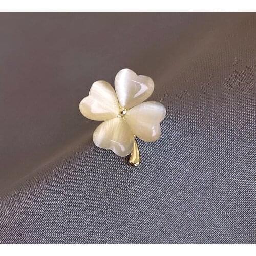 High-end brooch, light luxury, compact and exquisite, net red corsage, fixed buckle, four-leaf clover, metal plated clothing