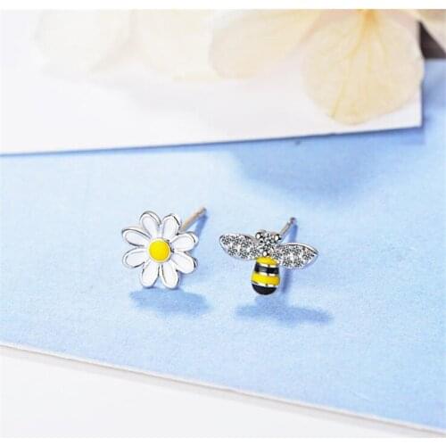 New Arrival Lovely Temperament Fashion 925 Sterling Silver Jewelry Asymmetric Sun Flower Bee Crystal Epoxy Stud Earrings SE492