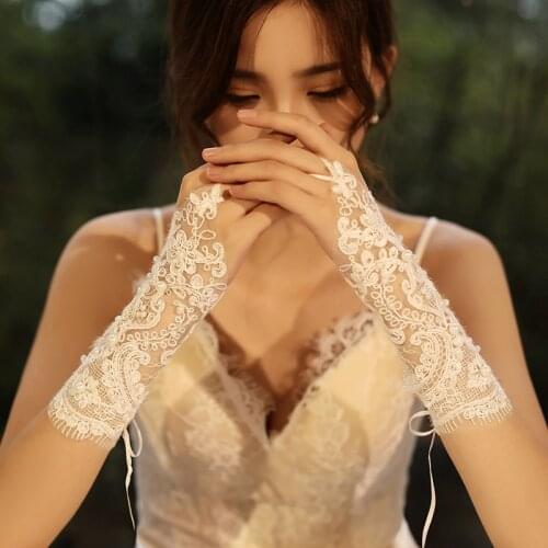 Ladies Lace Short Gloves Eblow Length Bridal Wedding Gloves with Pearls Prom Party Fingerless Mittens