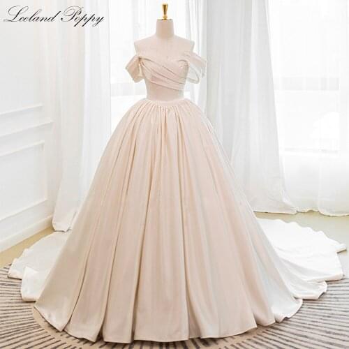 Lceland Poppy A Line Satin Wedding Dresses Boat Neck Pleated Bridal Gowns Short Sleeves Vestido de Noiva with Chapel Train
