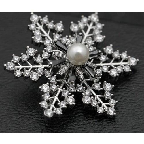 Luxe Gold Silver Color Snowflake Brooches for Women Winter Wedding Crystal Rhinestone Broach Jewelry Bouquet Brooch Xmas Gift