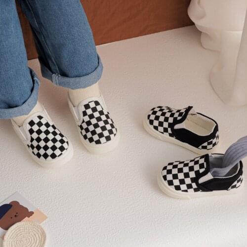 2021 spring and autumn new checkerboard black and white soft-soled canvas casual board shoes kindergarten childrens shoes