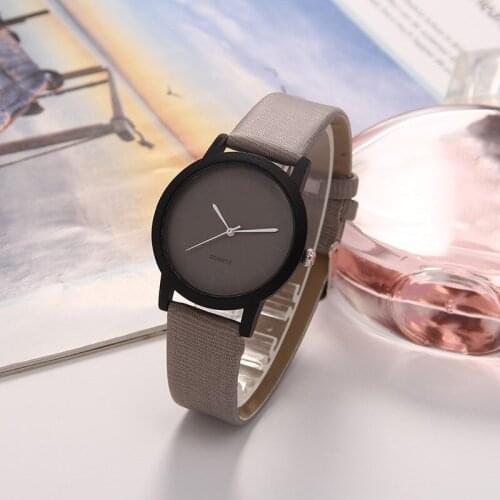 1pcs Womens Stylish Watches Temperament Creative Round Belt Hot Sale Simple Ladies Quartz Wristwatches Leather Wrist Watch