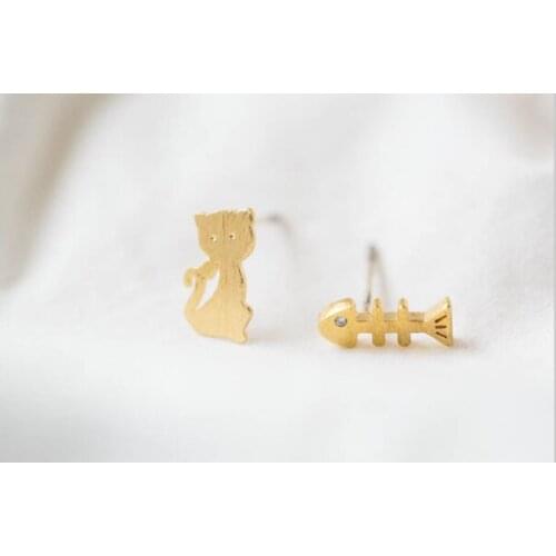 Fashion Cats eat fish composite stud earrings
