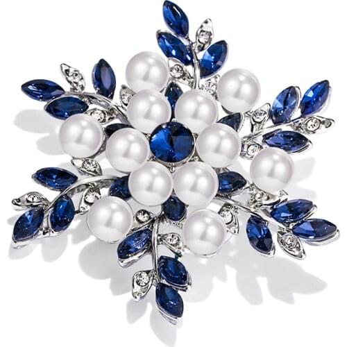 Vintage Gold Color Plated Flower Brooches for Women Wedding Rhinestone Bouquet Bijoux Pins Clothing Jewelry Accessories