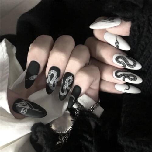 24PCs Black White Snake Pattern Fake Nails Wear Manicure Stickers Finished Nail Stickers Women Detachable False Nails With Glue