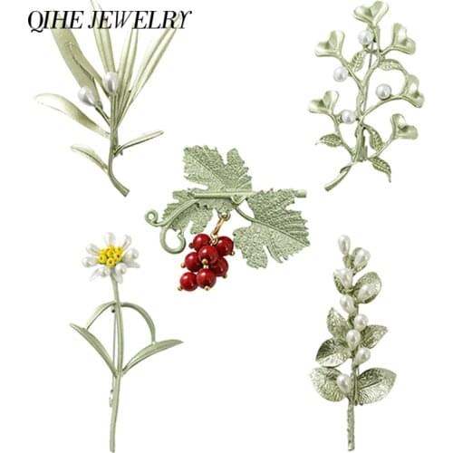 Flower Brooch Elegant Retro Green Plant Leaf Brooches Metal Imitation Pearl Weddings Party Casual Office Women Pins Gifts
