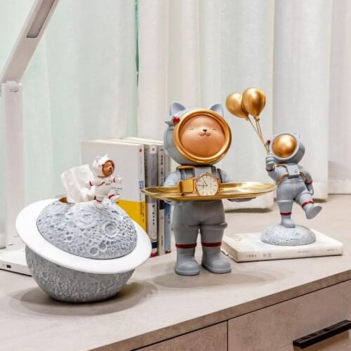 Resin embellishments decorations for home The key holds the decoration Astronaut ornaments Pallet home decor living room decor