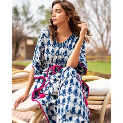 Embroidery Beach Cover up Saida de Praia Swimsuit Women Bikini cover up Tunics for Beach Pareo Sarong Beachwear Q1193