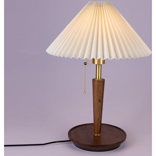 Retro Floor Lamp ins Style Girl Bedroom Living Room Study Bedside Nordic Solid Wood Light Luxury American Table Lamp E27