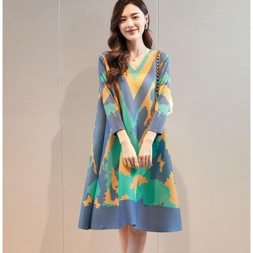 Miyak Pleated Fashion V-neck Women Dress Printed Loose 3/4 Sleeve Female A-line Dresses