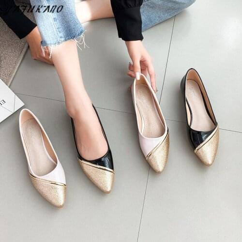Pointed Soft Sole Non-Slip Boat Shoes Patent Leather Sequin Cloth Splicing Flat Shoes Metal Decoration Casual Peas Shoes 33-43