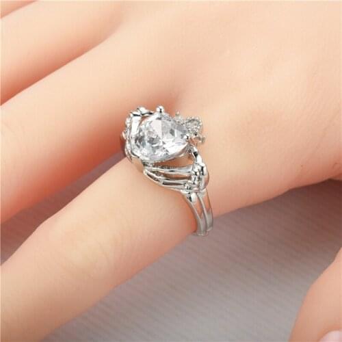 Punk Style Hands Holding Heart Ring Women Ring Fashion Party Jewelry charms female jewelry gift