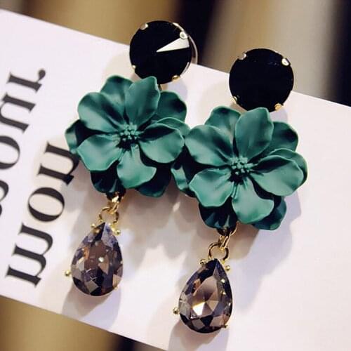 2020 Korean Classic Small Fresh Green Black Flower Earrings Female Temperament Earrings Wild Simple Trendy Earrings Wholesale