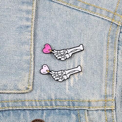 Skeleton Hand Love Heart Brooch Cute Skull Lollipop Enamel Pins Bag Collar Lapel Pin Couple Badges Gothic Halloween Jewelry Gift