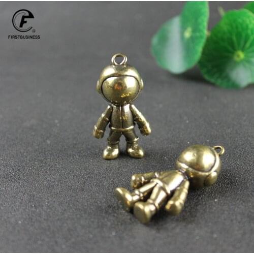 New Fashion Handmade 3D Astronaut Space Robot Spaceman Keychain Keyring Copper Brass Gift For Man Friend Sculpture Model