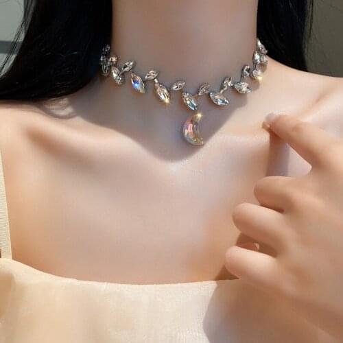 Korean Fashion Luxury Crystal Leaf Choker Necklace for Women Jewelry Simple Geometric Acrylic Moon Pendant Clavicle Necklace