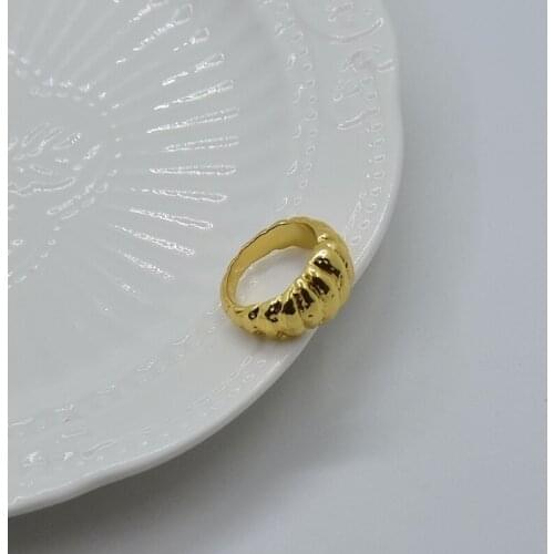 European and American hipster brass gold-plated creative hand-sensed French croissant ring index finger ring