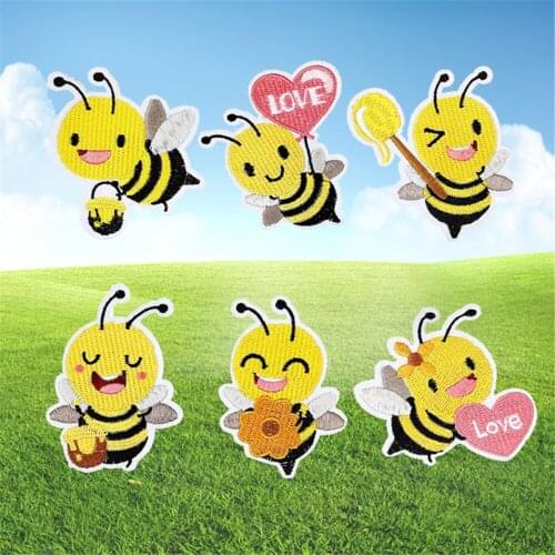 Fashion Cute Students Doctor Id Card Holder Cartoon Flower Bee Retractable Nurse Badge Reel Clip For Office Worker Doctor Nurse