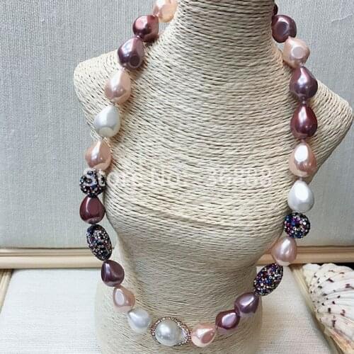 Natural pearls, large round necklaces, colourful necklaces and fashion necklaces to send girlfriends to girlfriends
