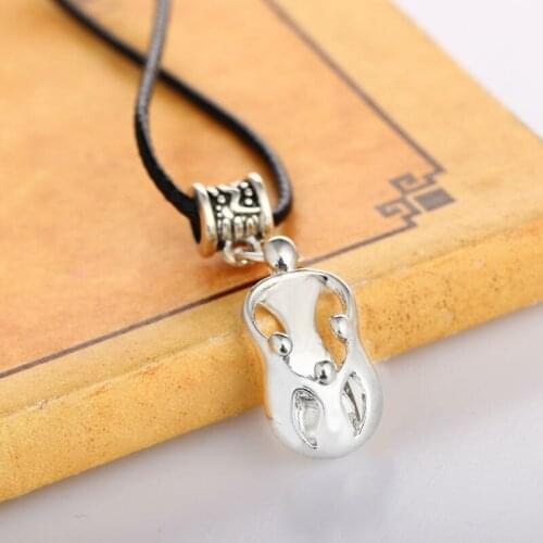 Bespmosp 24PCS/Lot Wholesale Women Jewelry Mother With 3 Children Figure Pendant Necklace Leather Rope Chain Mothers Day Gift